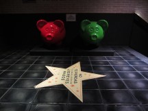 Un par de coloridos cerditos