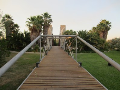 La isla y el puente-pasarela