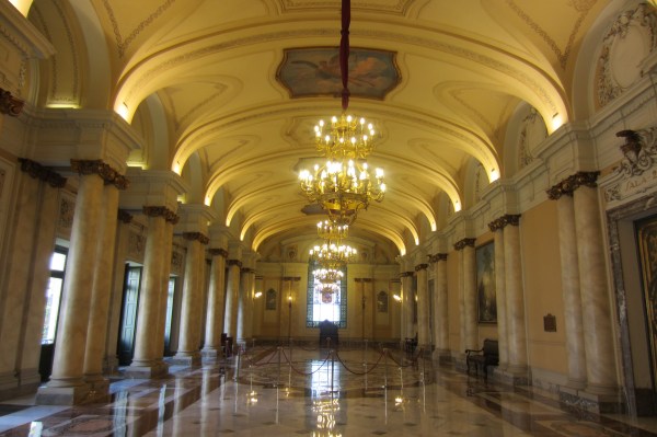 El Salón de los pasos perdidos...