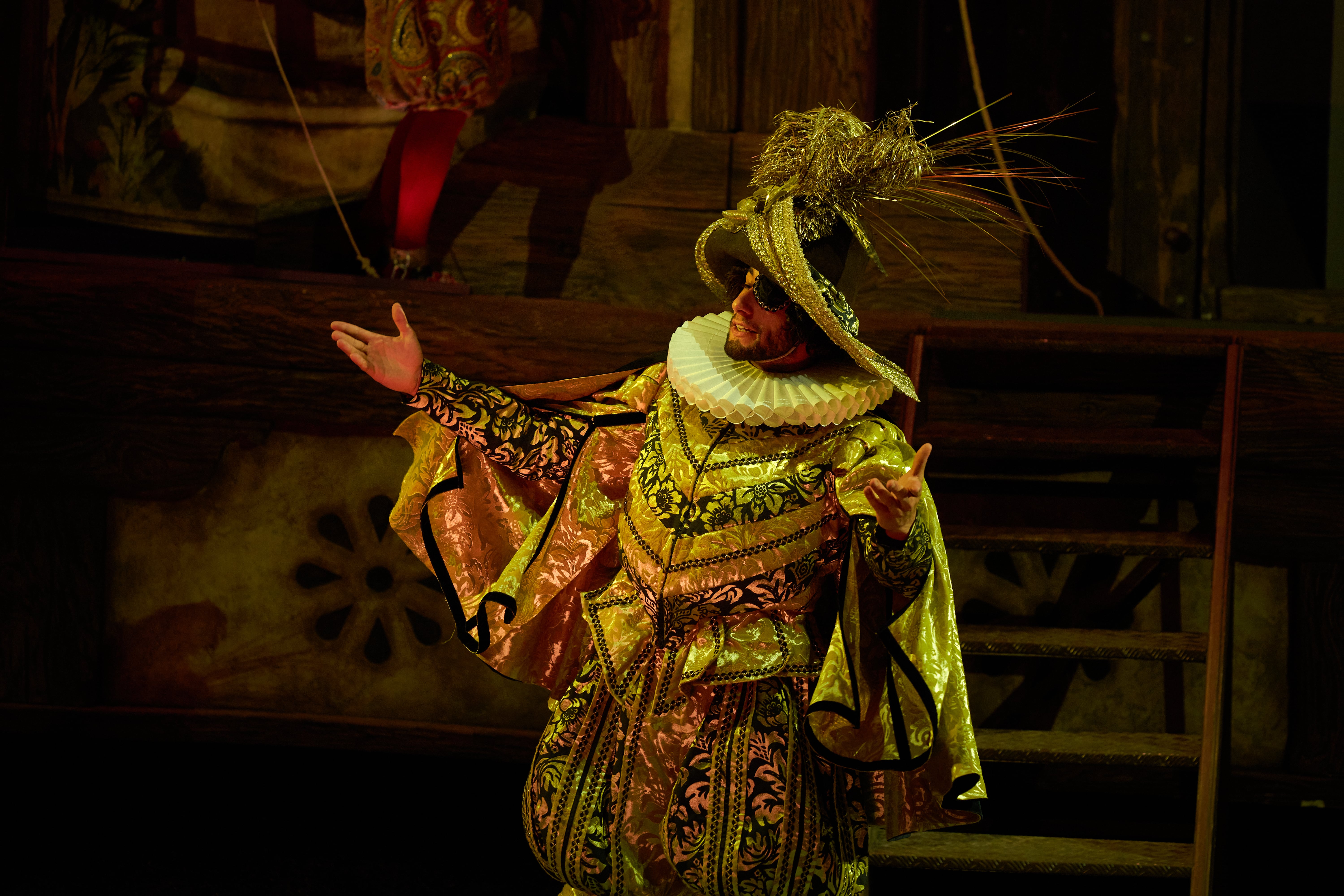 espectaculo_a_pluma_y_espada_puy_du_fou_espana_03-min